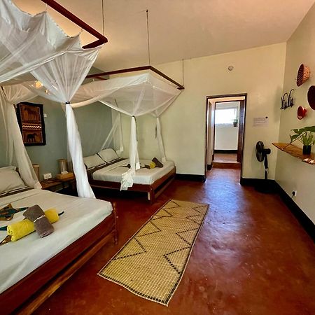 Viavia Entebbe Hotel Buitenkant foto