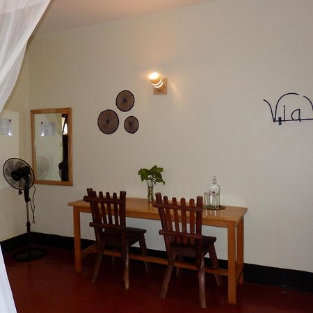 Viavia Entebbe Hotel Buitenkant foto