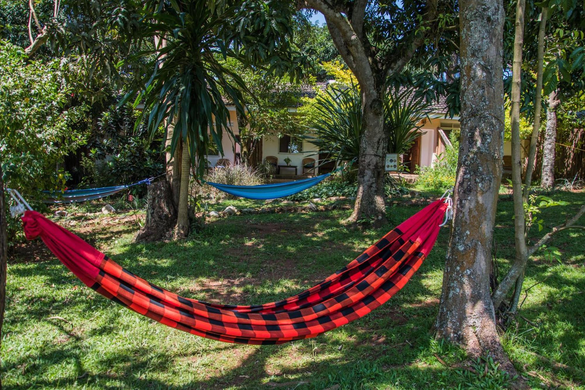 Viavia Entebbe Hotel Buitenkant foto