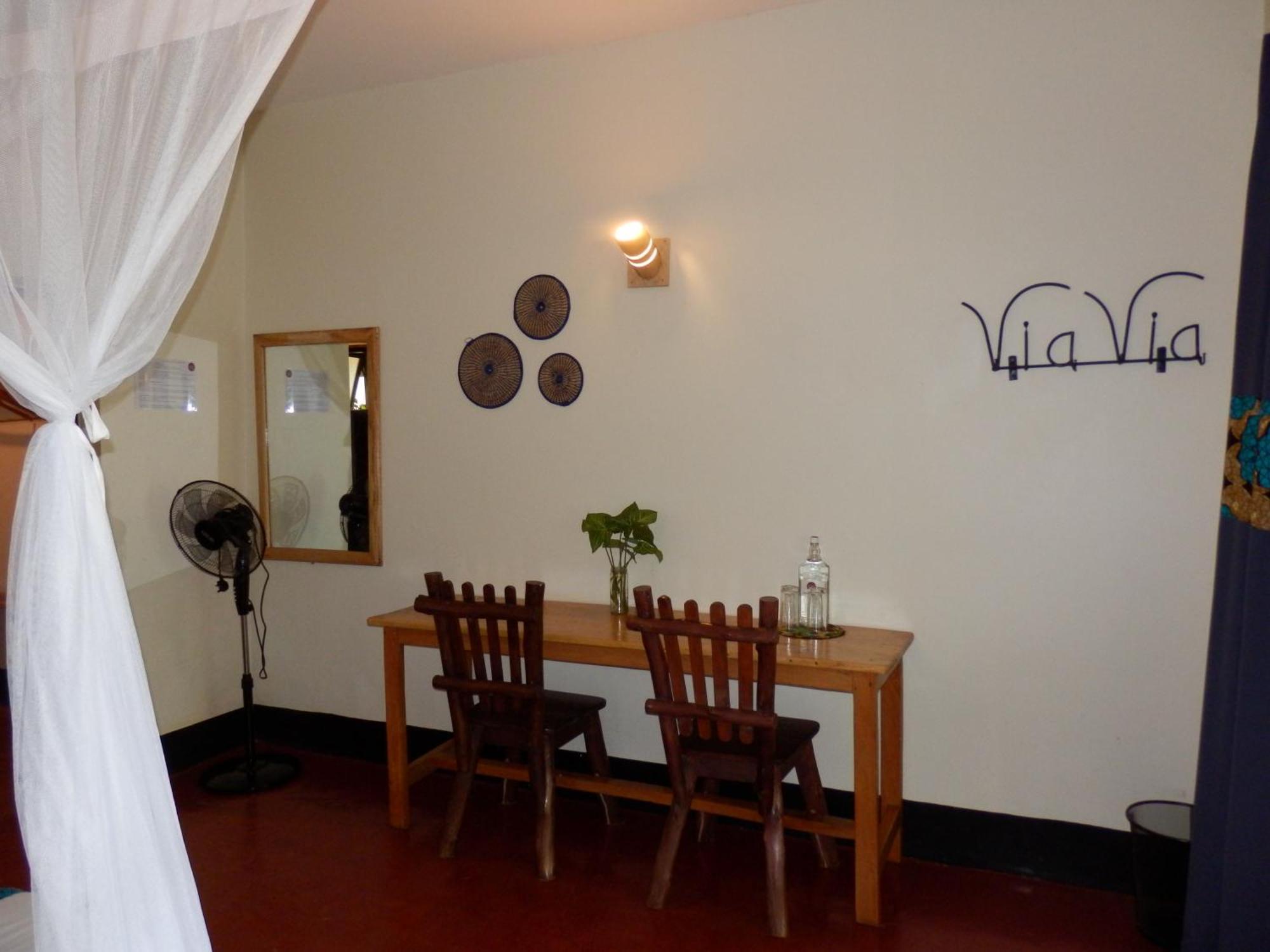 Viavia Entebbe Hotel Buitenkant foto
