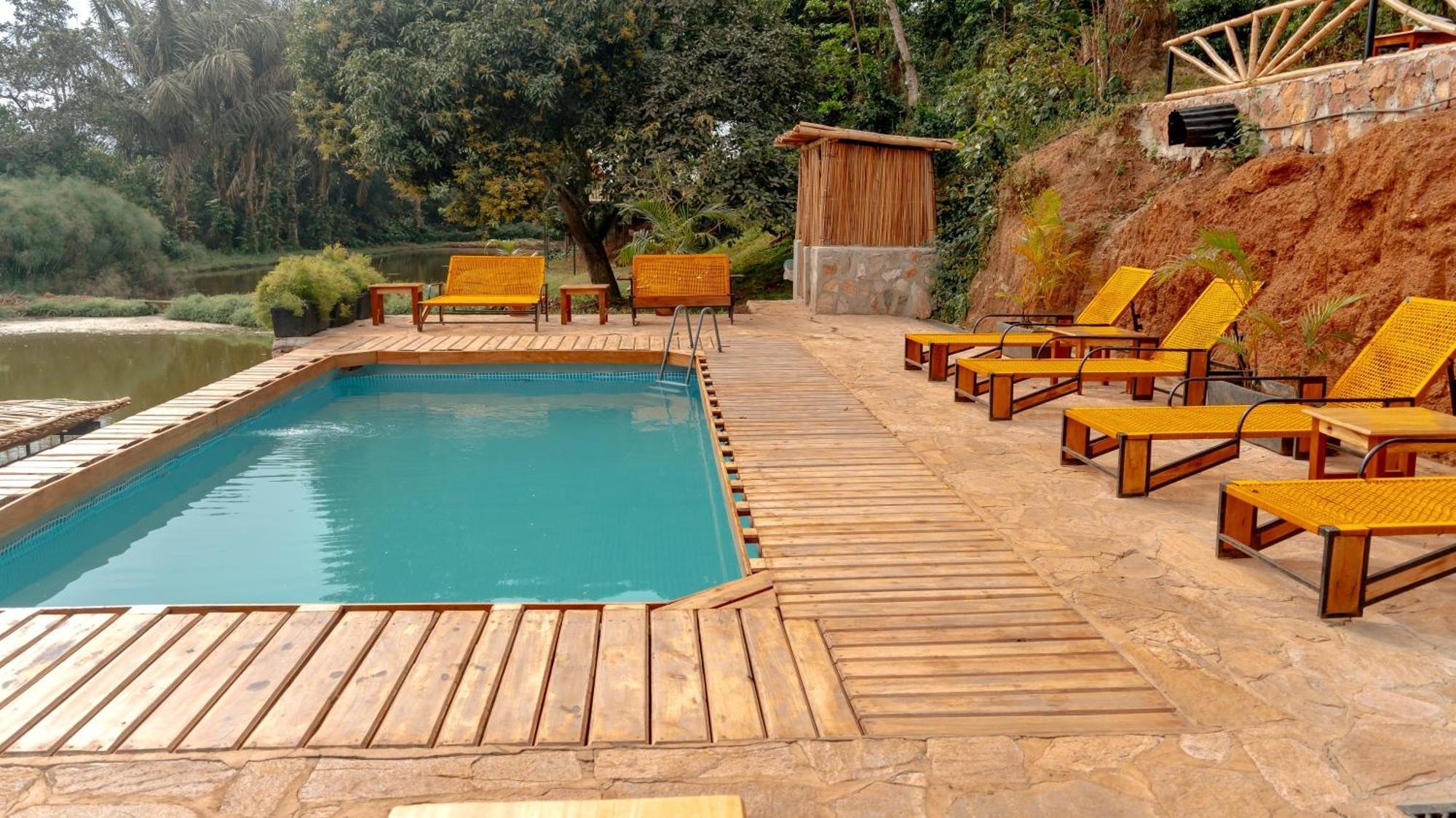 Viavia Entebbe Hotel Buitenkant foto