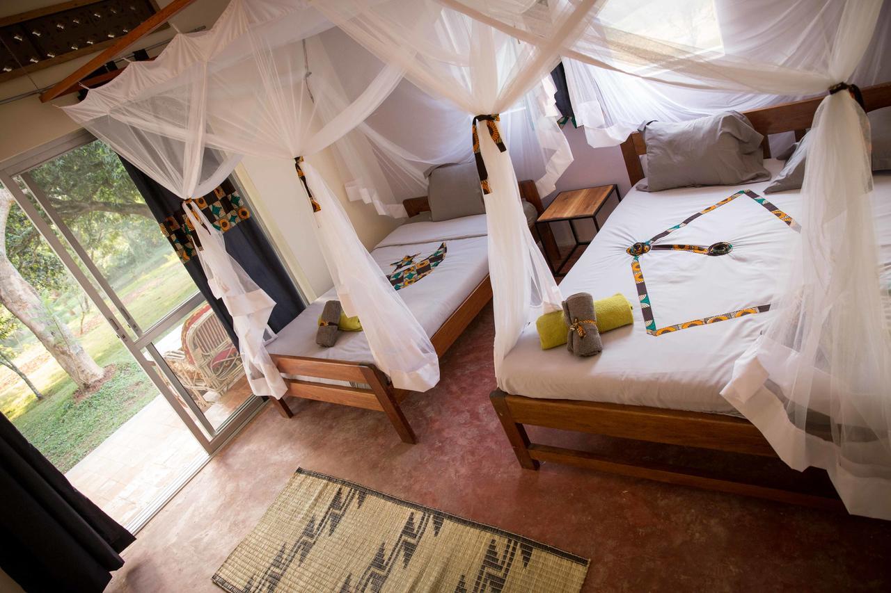 Viavia Entebbe Hotel Buitenkant foto